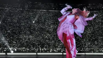 Backdrop to the movie "Taylor Swift | The Eras Tour | The Final Show" #577504